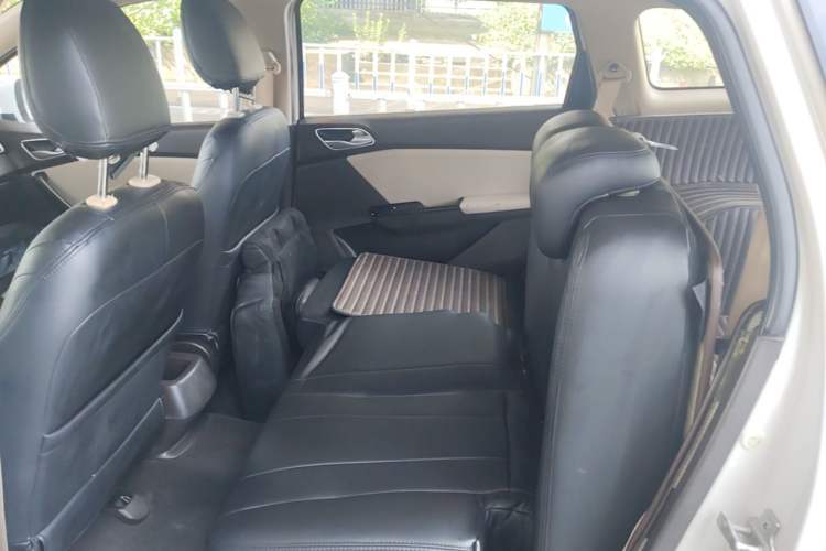 Used Baojun 310W 2017 1.5L Manual Comfort Version China VI Emission Standard Left Rear Seat