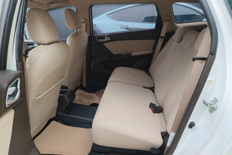 Used Baojun 310W 2017 1.5L Manual Comfort Version China VI Emission Standard Left Rear Seat