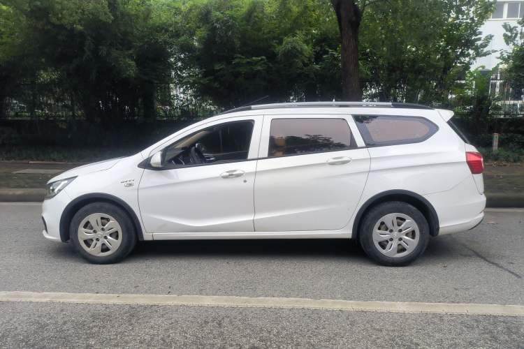 Used Baojun 310W 2017 1.5L Manual Comfort Version China VI Emission Standard Left Side