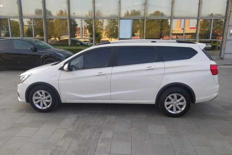 Used Baojun 310W 2017 1.5L Manual Fashion Edition China VI Left Side