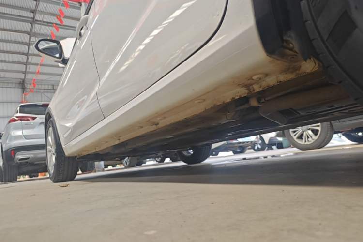 Used Baojun 310W 2017 1.5L Manual Fashion Model China V Left Side Sill