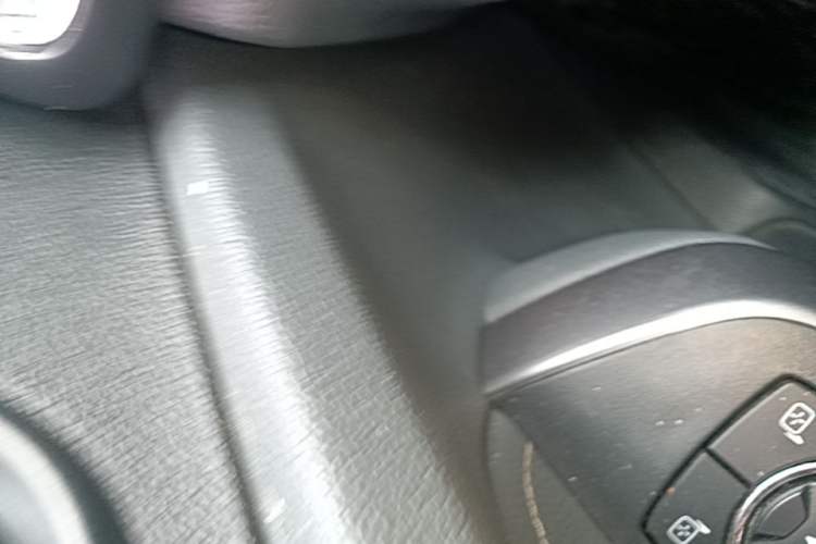 Used Baojun 310W 2017 1.5L Manual Fashion Model China V Left Side Sill