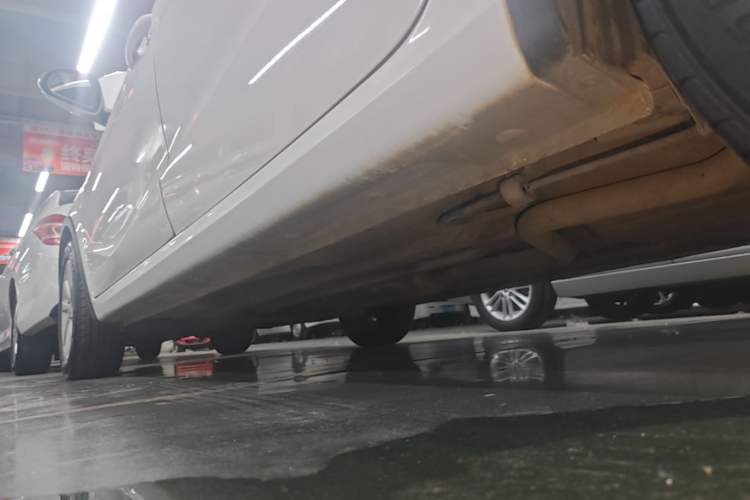 Used Baojun 310W 2017 1.5L Manual Fashion Model China V Left Side Sill