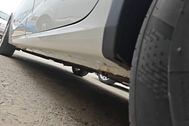 Used Baojun 310W 2017 1.5L Manual Fashion Model China V Left Side Sill