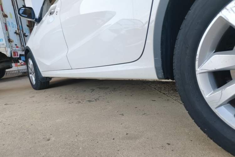 Used Baojun 310W 2017 1.5L Manual Fashion Model China V Left Side Sill