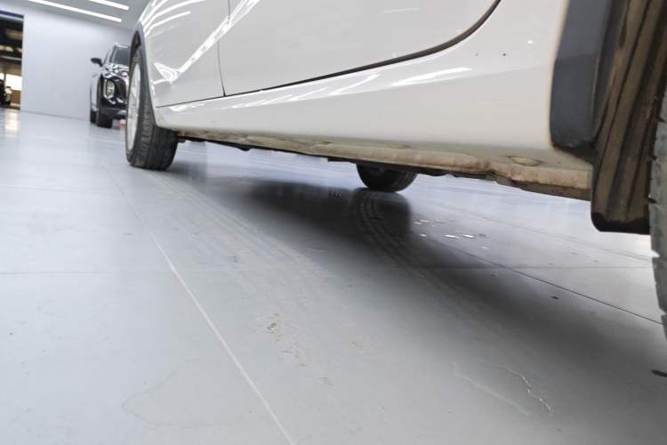 Used Baojun 310W 2017 1.5L Manual Fashion Edition China VI Left Side Sill
