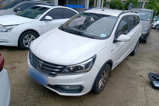 Used Baojun 310W 2017 1.5L Manual Fashion Model China V