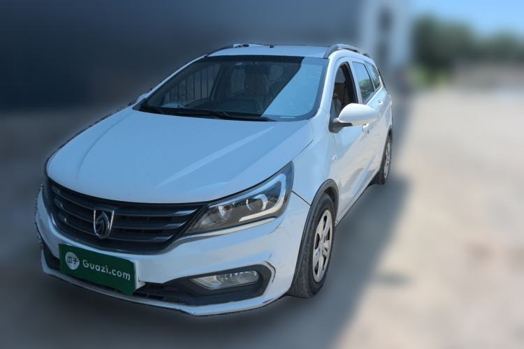 Used Baojun 310W 2017 1.5L Manual Comfort Version China V Guazi used car, China used car export, Used car for sale, Used Baojun cars, Cheapest cars for sale