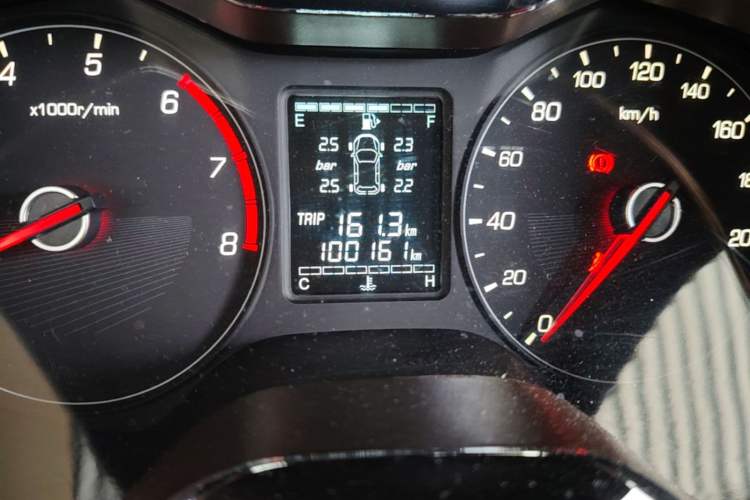 Used Baojun 310W 2017 1.5L Manual Fashion Model China V Odometer Close Up