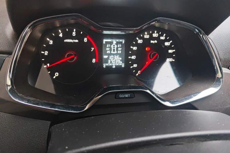 Used Baojun 310W 2017 1.5L Manual Fashion Model China V Odometer Close Up