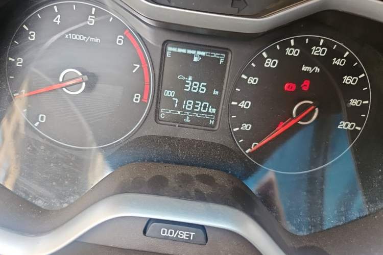 Used Baojun 310W 2017 1.5L Manual Comfort Version China VI Emission Standard Odometer Close Up
