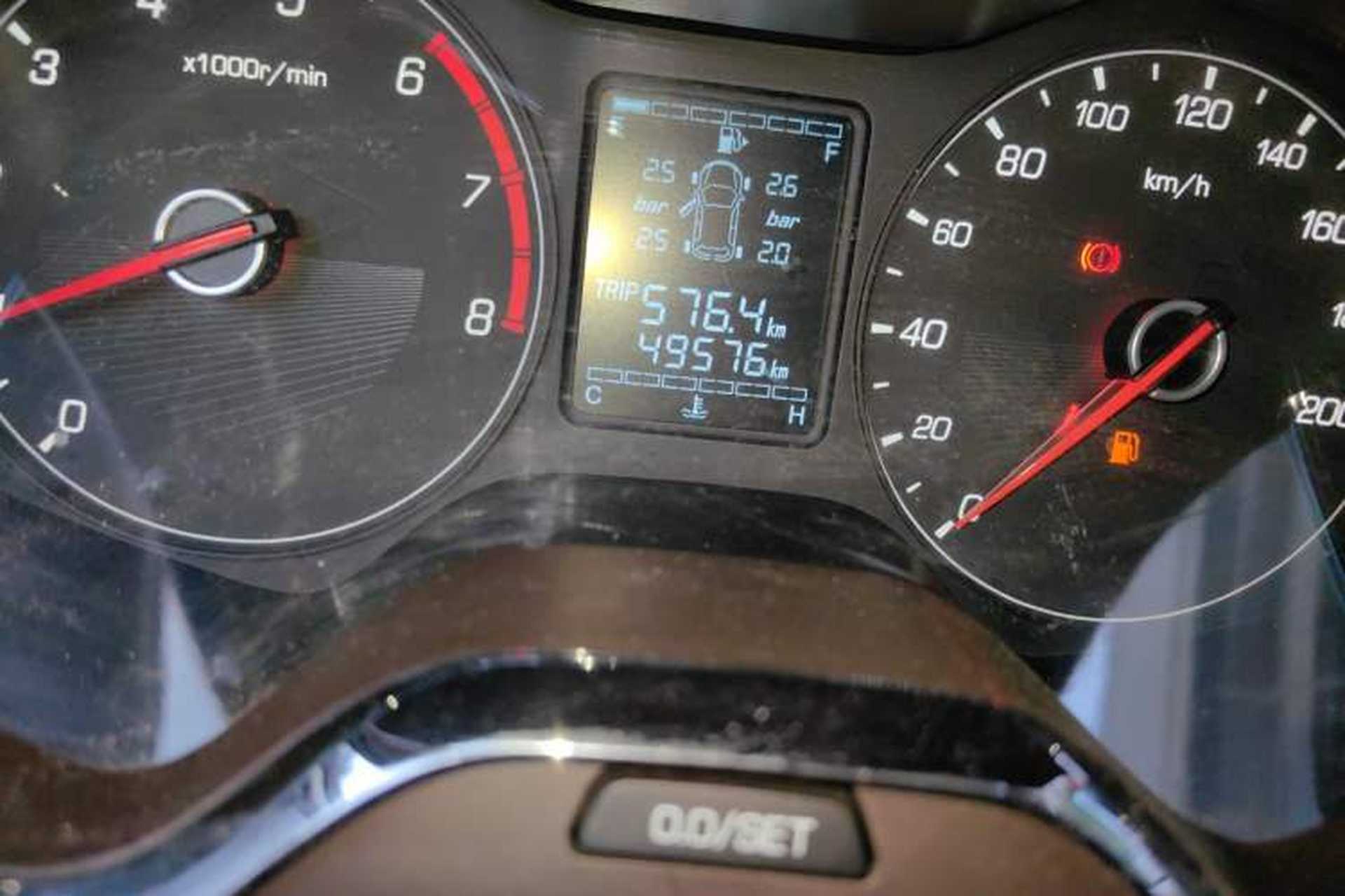 Used Baojun 310W 2017 1.5L Manual Fashion Model China V Odometer Close Up