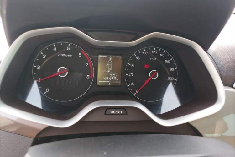 Used Baojun 310W 2017 1.5L Manual Comfort Version China VI Emission Standard Odometer Close Up