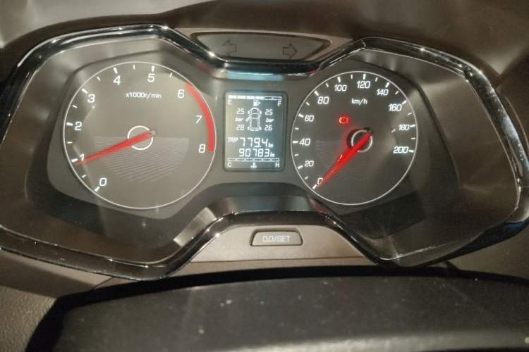 Used Baojun 310W 2017 1.5L Manual Comfort Version China V Odometer Close Up