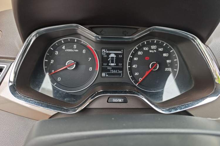 Used Baojun 310W 2017 1.5L Manual Luxury Version China VI Odometer Close Up