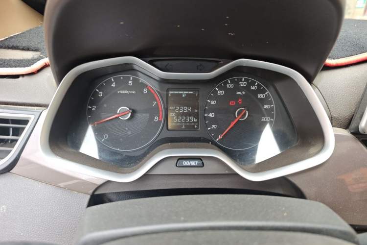 Used Baojun 310W 2017 1.5L Manual Comfort Version China V Odometer Close Up