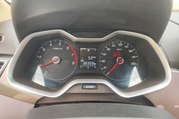 Used Baojun 310W 2017 1.5L Manual Comfort Version China V Odometer Close Up