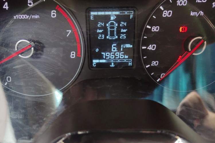 Used Baojun 310W 2017 1.5L Manual Fashion Model China V Odometer Close Up