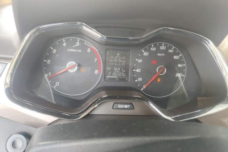 Used Baojun 310W 2017 1.5L Manual Fashion Edition China VI Odometer Close Up