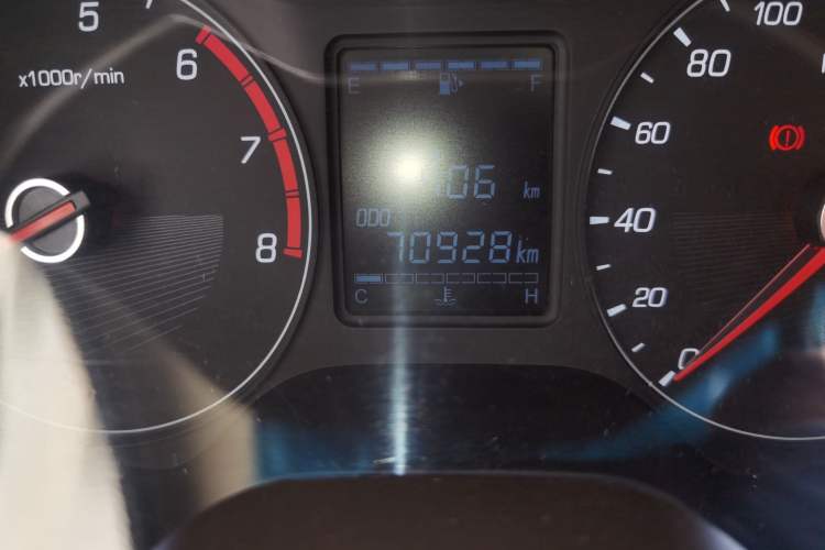 Used Baojun 310W 2017 1.5L Manual Comfort Version China V Odometer Close Up