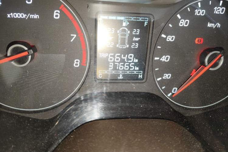 Used Baojun 310W 2017 1.5L Manual Fashion Model China V Odometer Close Up