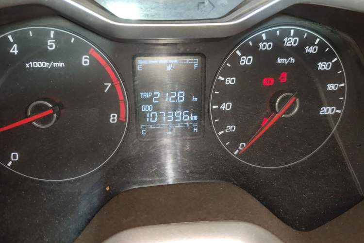Used Baojun 310W 2017 1.5L Manual Comfort Version China VI Emission Standard Odometer Close Up