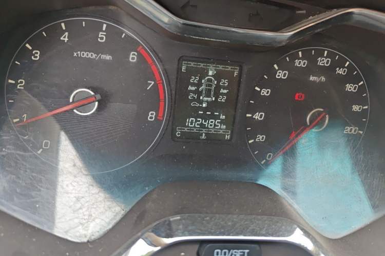 Used Baojun 310W 2017 1.5L Manual Fashion Model China V Odometer Close Up