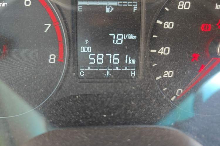 Used Baojun 310W 2017 1.5L Manual Comfort Version China V Odometer Close Up