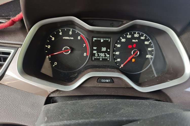 Used Baojun 310W 2017 1.5L Manual Comfort Version China VI Emission Standard Odometer Close Up
