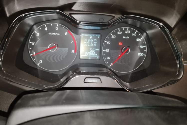Used Baojun 310W 2017 1.5L Manual Fashion Model China V Odometer Close Up