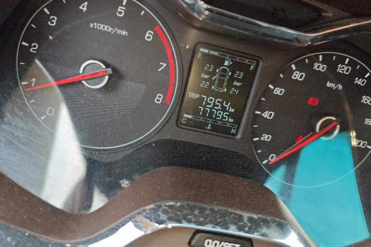 Used Baojun 310W 2017 1.5L Manual Fashion Model China V Odometer Close Up