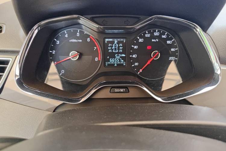 Used Baojun 310W 2017 1.5L Manual Fashion Edition China VI Odometer Close Up
