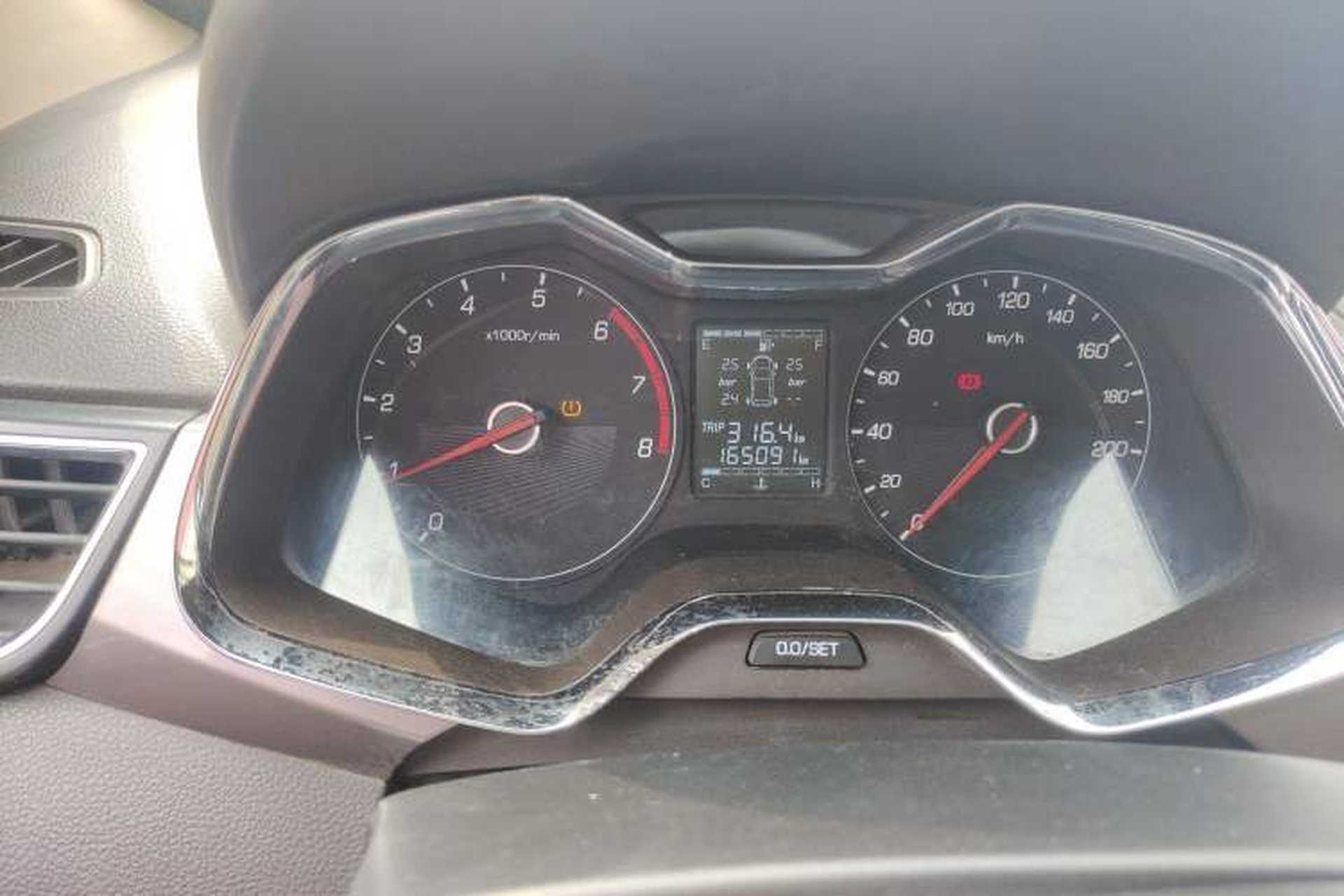 Used Baojun 310W 2017 1.5L Manual Fashion Model China V Odometer Close Up
