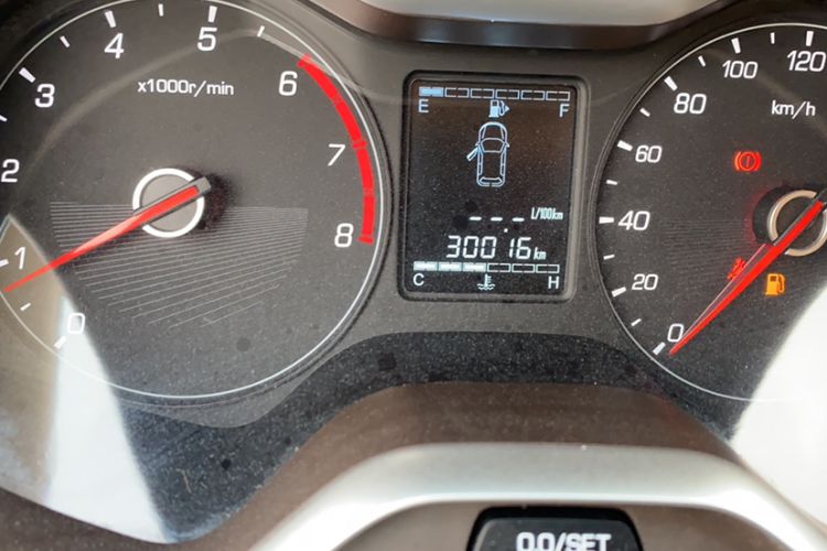 Used Baojun 310W 2017 1.5L Manual Comfort Version China VI Emission Standard Odometer Close Up