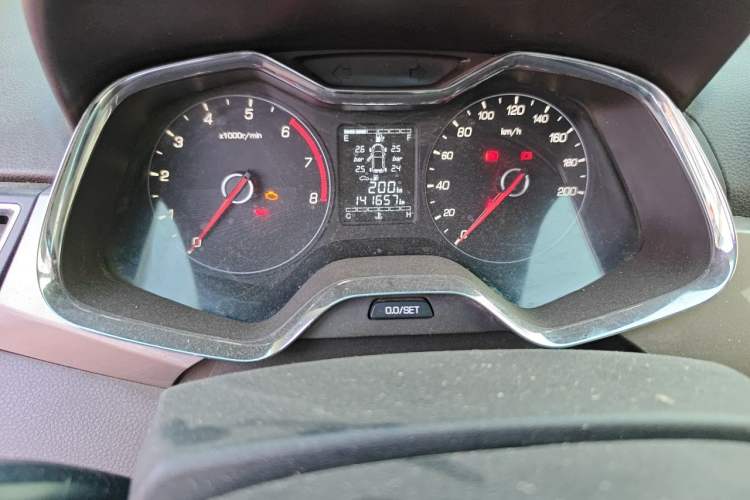 Used Baojun 310W 2017 1.5L Manual Fashion Model China V Odometer Close Up