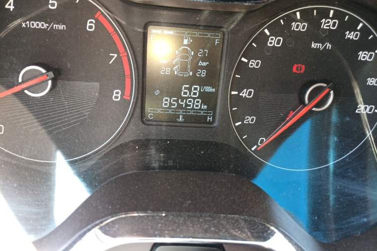 Used Baojun 310W 2017 1.5L Manual Fashion Model China V Odometer Close Up