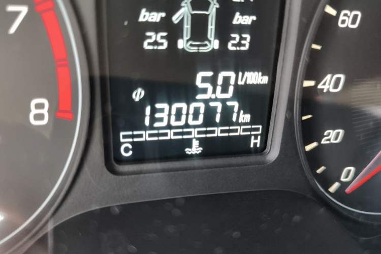 Used Baojun 310W 2017 1.5L Manual Fashion Model China V Odometer Close Up