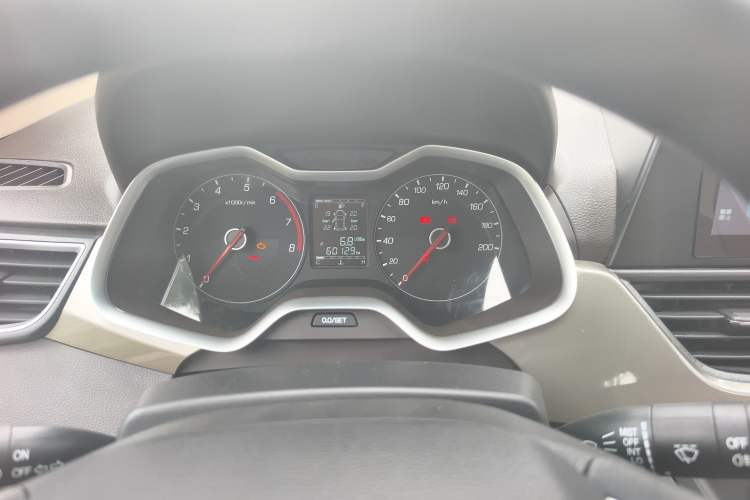 Used Baojun 310W 2017 1.5L Manual Comfort Version China VI Emission Standard Odometer Close Up