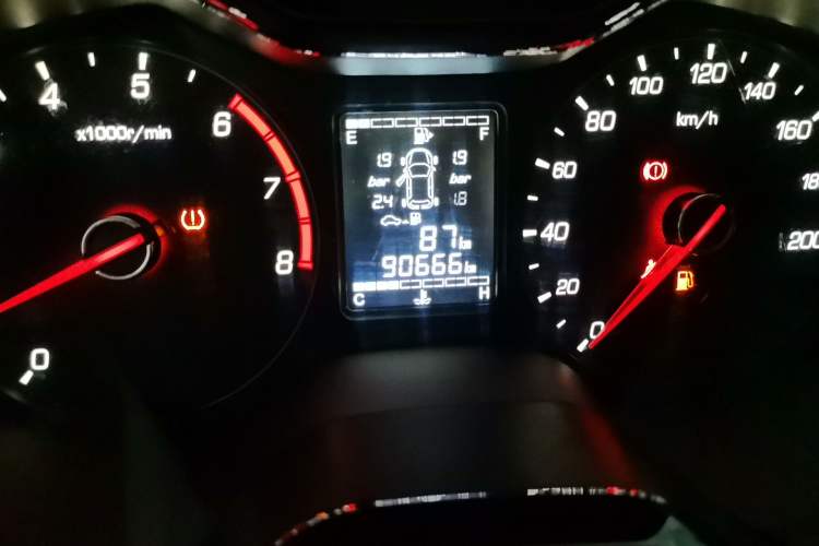 Used Baojun 310W 2017 1.5L Manual Fashion Model China V Odometer Close Up