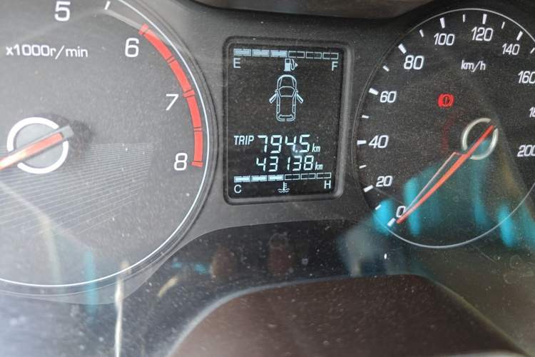 Used Baojun 310W 2017 1.5L Manual Comfort Version China VI Emission Standard Odometer Close Up