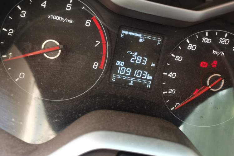 Used Baojun 310W 2017 1.5L Manual Comfort Version China V Odometer Close Up