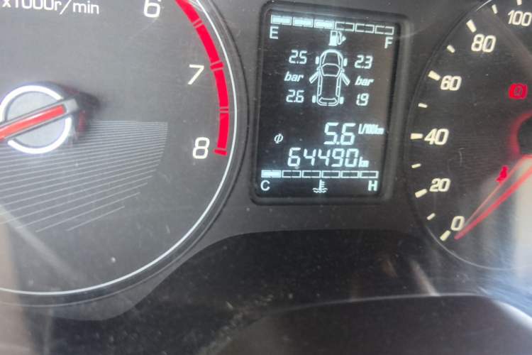 Used Baojun 310W 2017 1.5L Manual Fashion Model China V Odometer Close Up