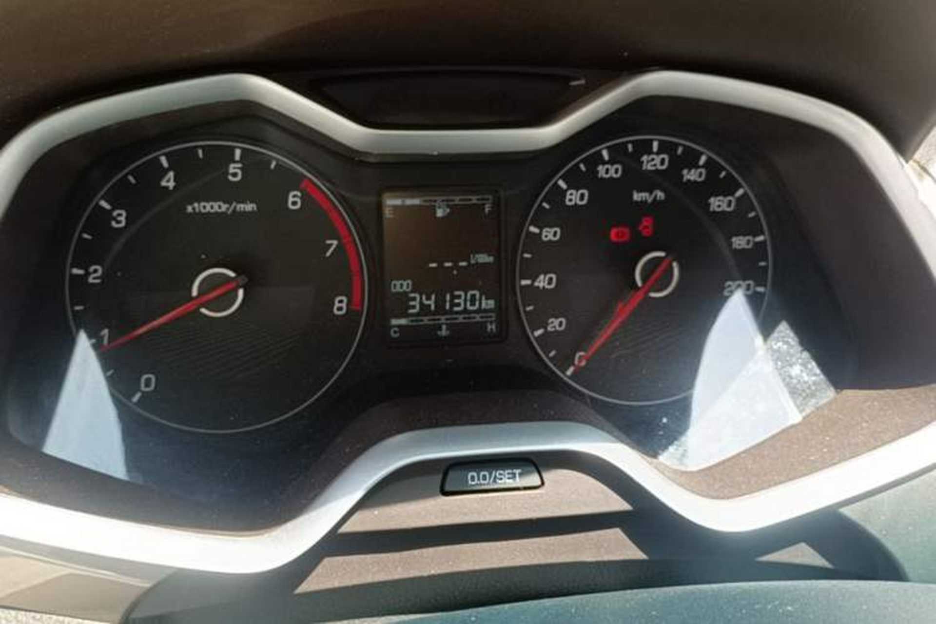 Used Baojun 310W 2017 1.5L Manual Comfort Version China V Odometer Close Up