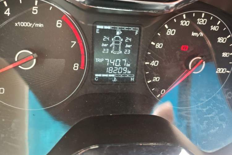 Used Baojun 310W 2017 1.5L Manual Fashion Model China V Odometer Close Up