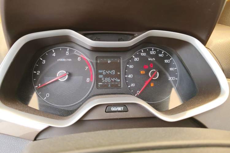 Used Baojun 310W 2017 1.5L Manual Comfort Version China V Odometer Close Up