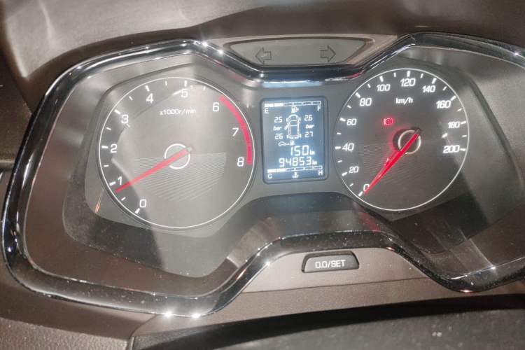 Used Baojun 310W 2017 1.5L Manual Fashion Model China V Odometer Close Up