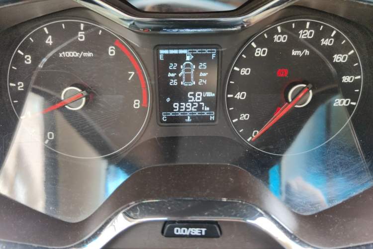 Used Baojun 310W 2017 1.5L Manual Luxury Edition China V Odometer Close Up