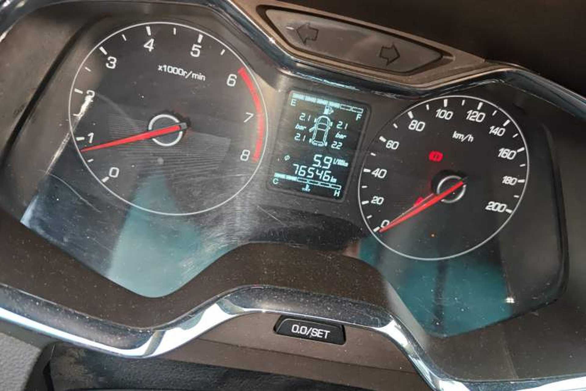 Used Baojun 310W 2017 1.5L Manual Fashion Model China V Odometer Close Up