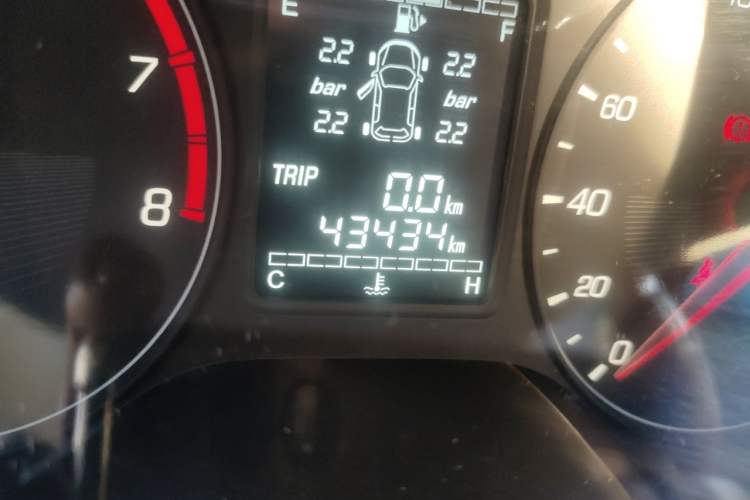 Used Baojun 310W 2017 1.5L Manual Fashion Model China V Odometer Close Up