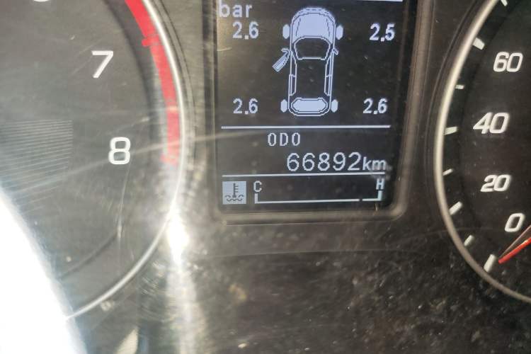 Used Baojun 310W 2017 1.5L Manual Luxury Version China VI Odometer Close Up